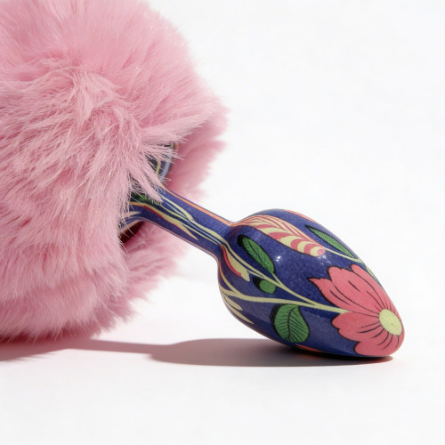 ALUME | Анальная пробка с узором ALUME, S, металлическая синяя с розовым пушком, 7 х 2,8 см. Ціна 620 грн. Фото: 4