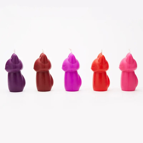 Loveshop | Свеча лисичка низкотемпературная Roomfun Barbie с ароматом ванили и маракуйи, фиолетово-малиновая. Цена 550 грн. Фото: 3