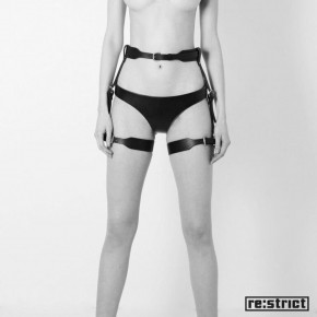 RESTRICT | Пояс с фиксаторами для бедер RESTRICT DOMINUS черный глянец. Цена: 4 900 грн
