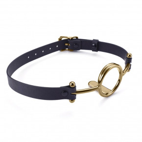 Roomfun | Кляп черный Roomfun Romfun Mouth Gag M с золотым кольцом для прижатия языка. Цена: 2 999 грн