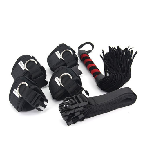 Roomfun | Набор БДСМ Roomfun Bedroom Bondage Kit фиксаторы, кнут и маска, черный-красный. Ціна 1195 грн Roomfun | Набор БДСМ Roomfun Bedroom Bondage Kit фиксаторы, кнут и маска, черный-красный. Ціна 1195 грн
