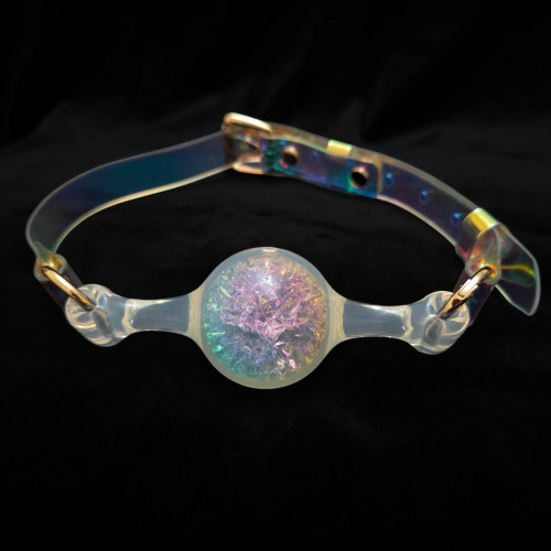 UNIVIBE | Кляп-шарик прозрачный UNIVIBE с разноцветным камнем, силиконовый. Цена: 880 грн UNIVIBE | Кляп-шарик прозрачный UNIVIBE с разноцветным камнем, силиконовый. Цена: 880 грн